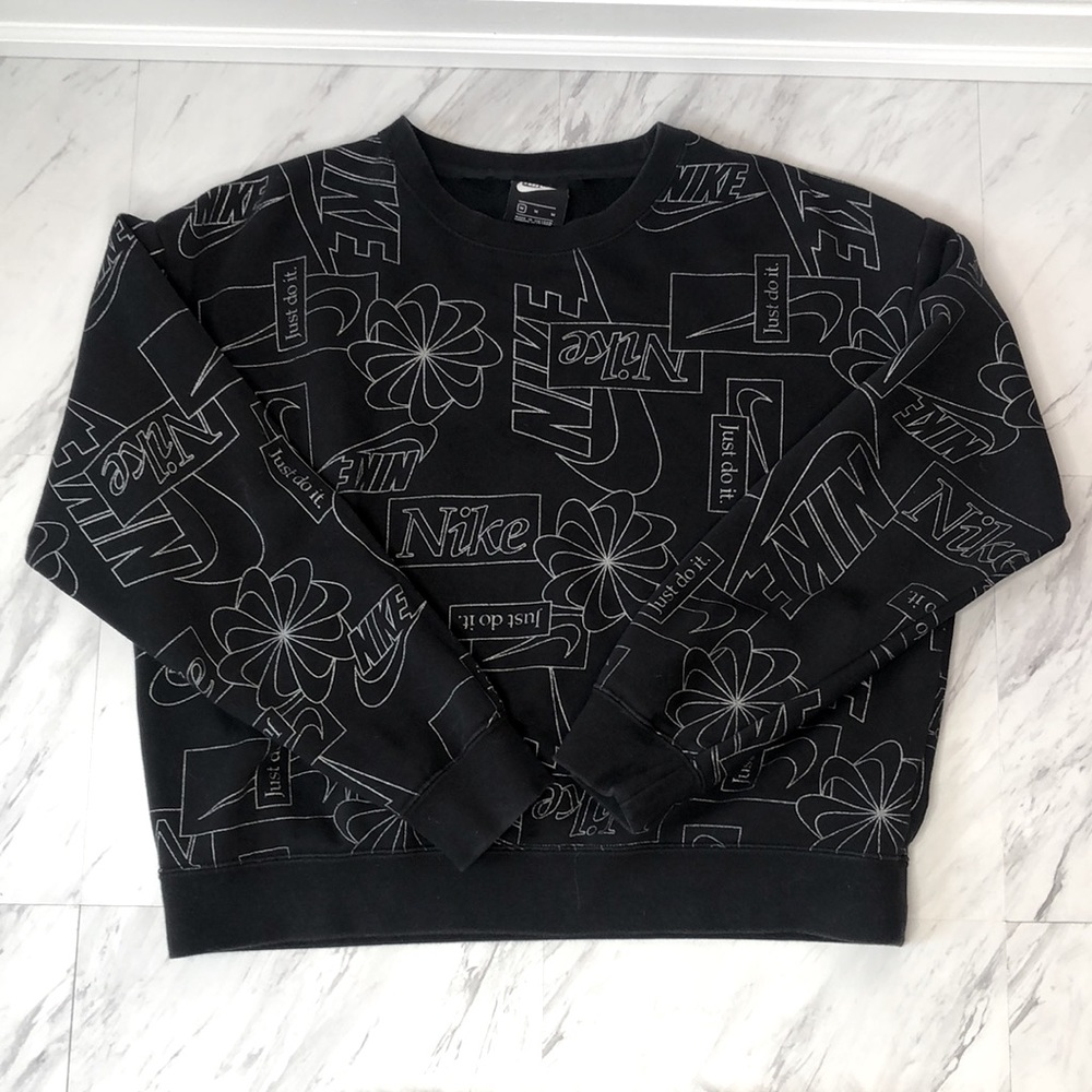 Nike Logo Crew Sweatshirt, Women’s Medium